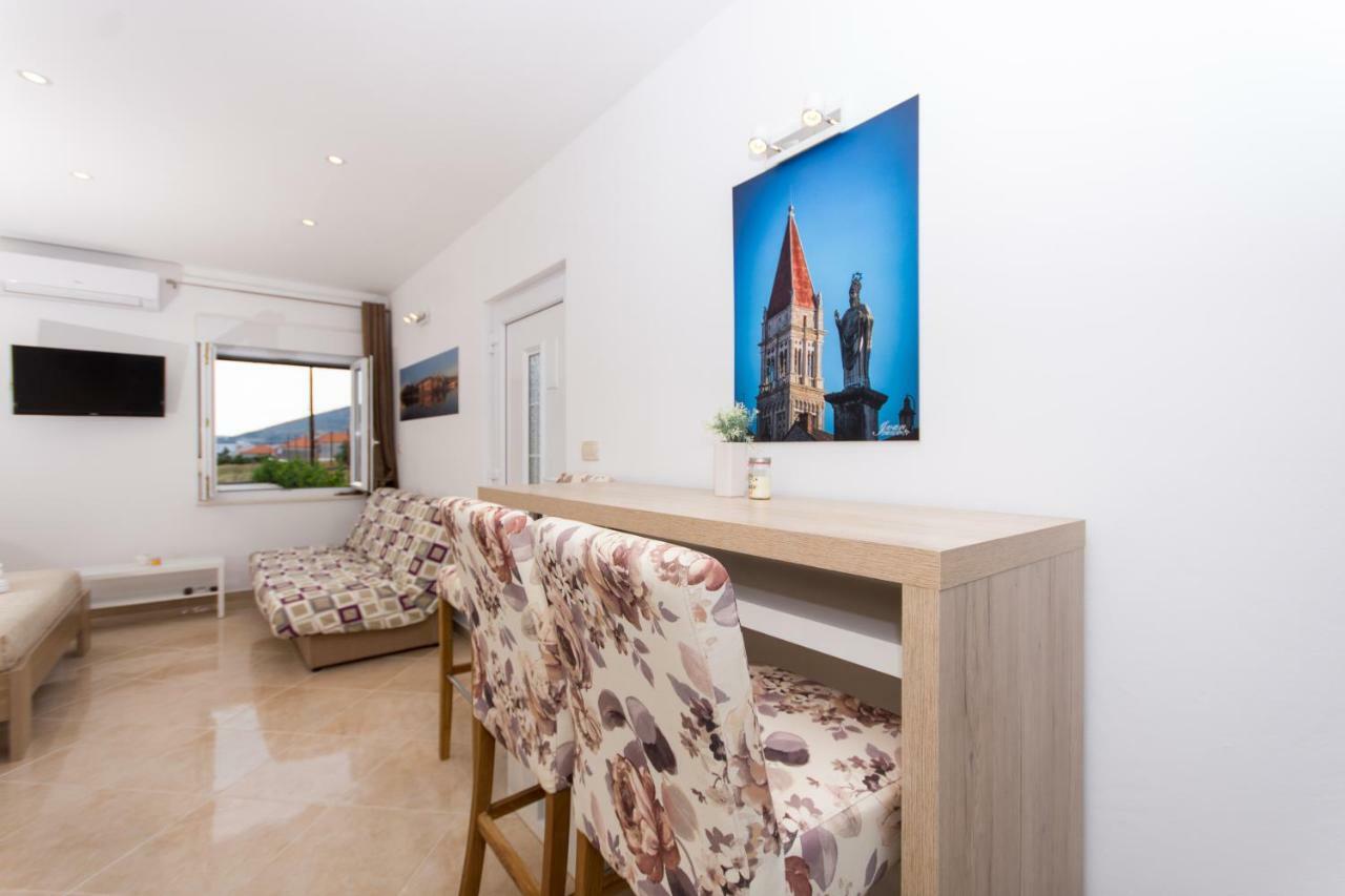 Apartment Sandra Trogir Buitenkant foto