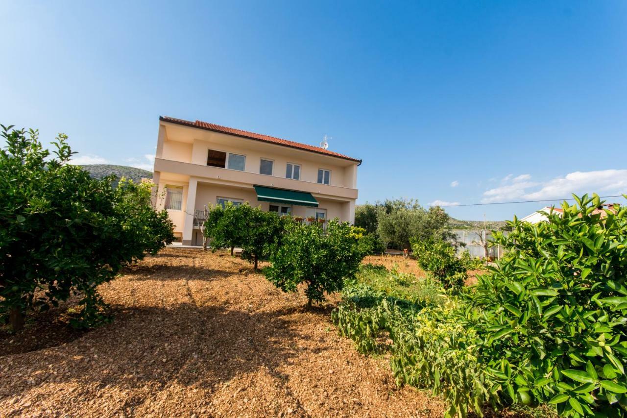 Apartment Sandra Trogir Buitenkant foto