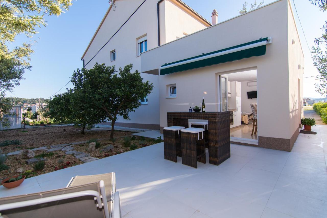 Apartment Sandra Trogir Buitenkant foto